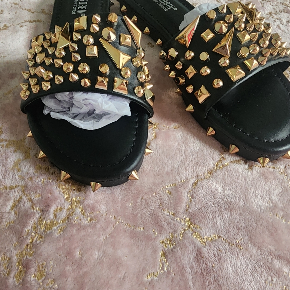 CAPE ROBBIN | Black Studded Sandals - Picture 5 of 15